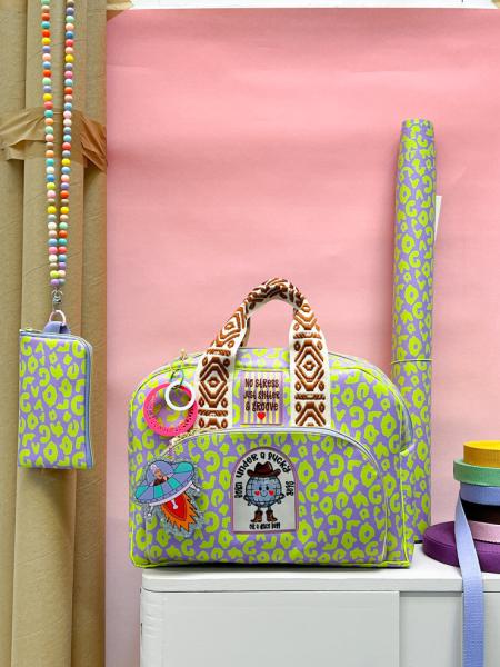 50x70 cm Zuschnitt Kunstleder Happy Collection Leo Flieder/Lime by Cherry Picking von Swafing